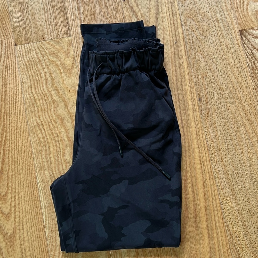 Lululemon Womens Pants Camo 7/8 High-Rise Stretch Relaxed Fit Black Gray Size 4